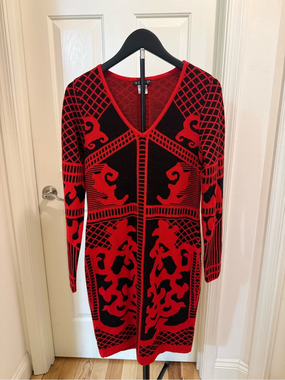 VENUS Red and Black V‑Neck Long Sleeve Patterned Knit Dress
